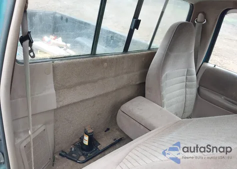 1994 Ford Ranger z USA, uszkodzony, nr VIN 1FTCR10UXRUD13106